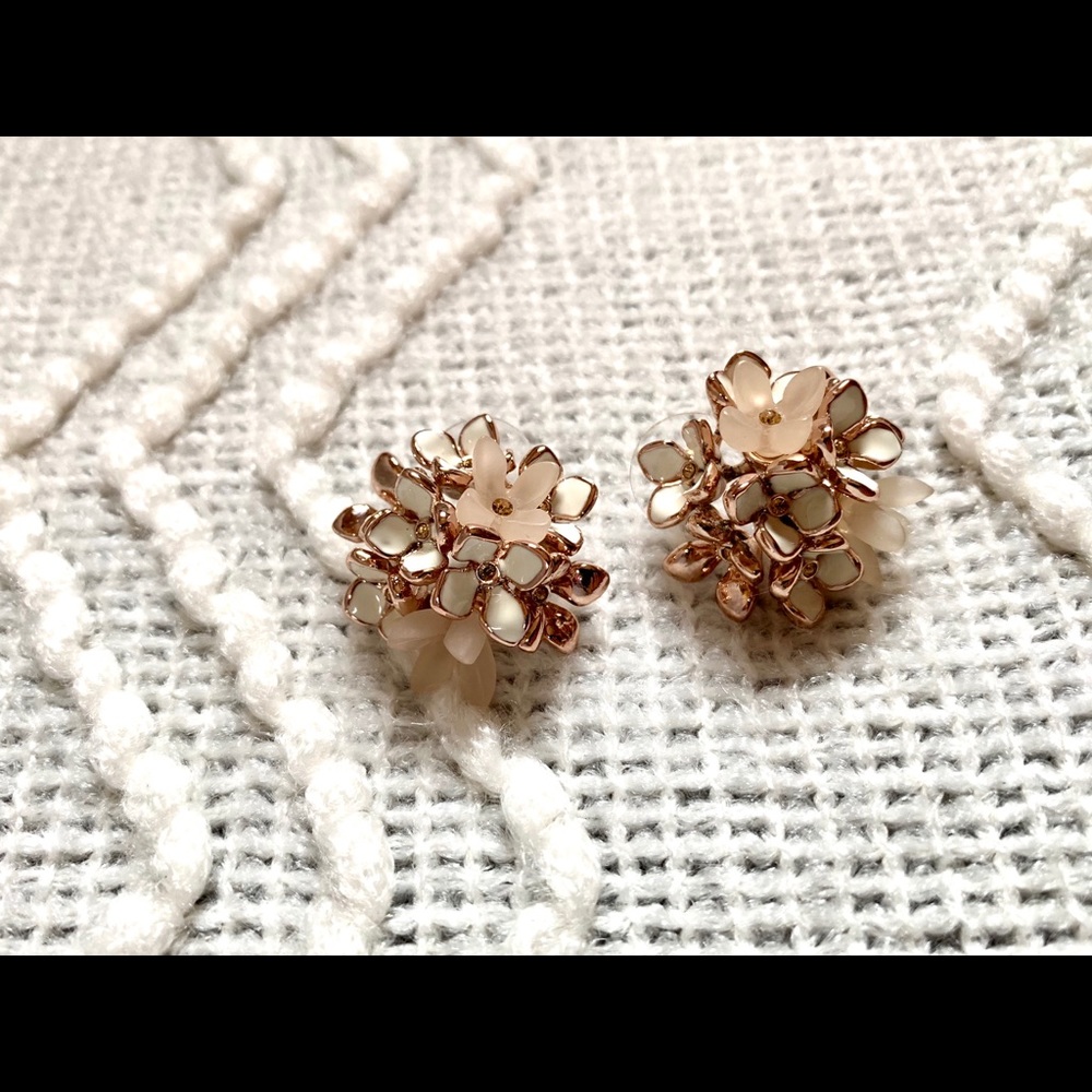 Floral daisy earrings